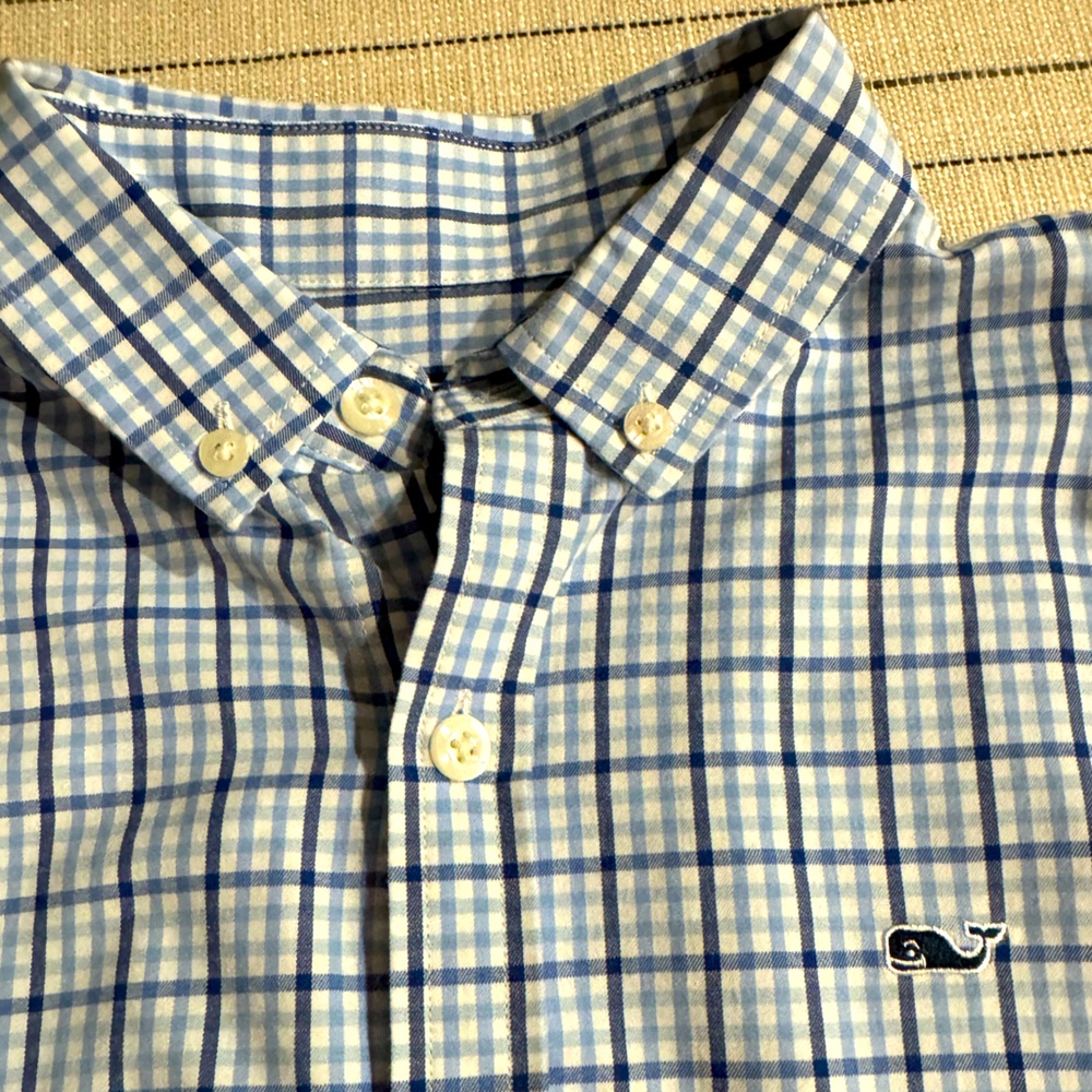 Vineyard Vines Boys Performance Whale Shirt.  Size Small (8-10)